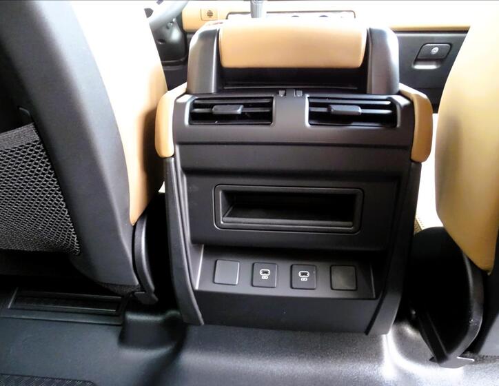 Land Rover Defender 35