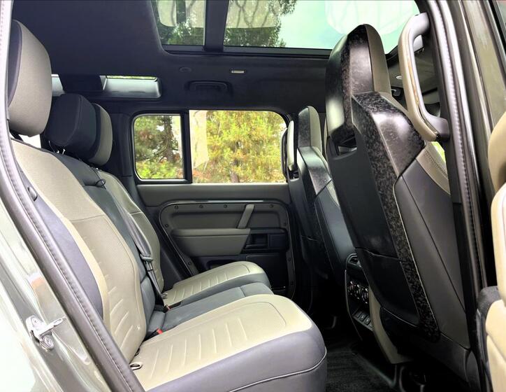 Land Rover Defender 47