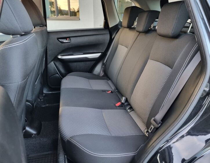 Suzuki Vitara 12