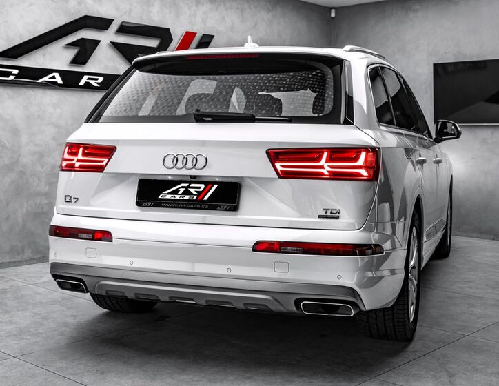 Audi Q7 6