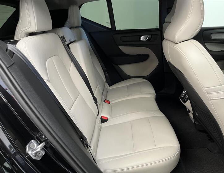Volvo XC40 25