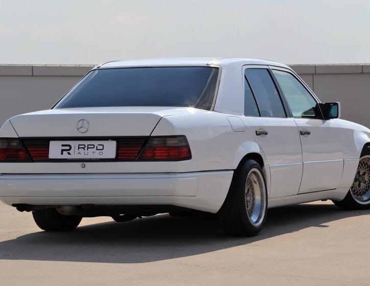 Mercedes-Benz 124 2