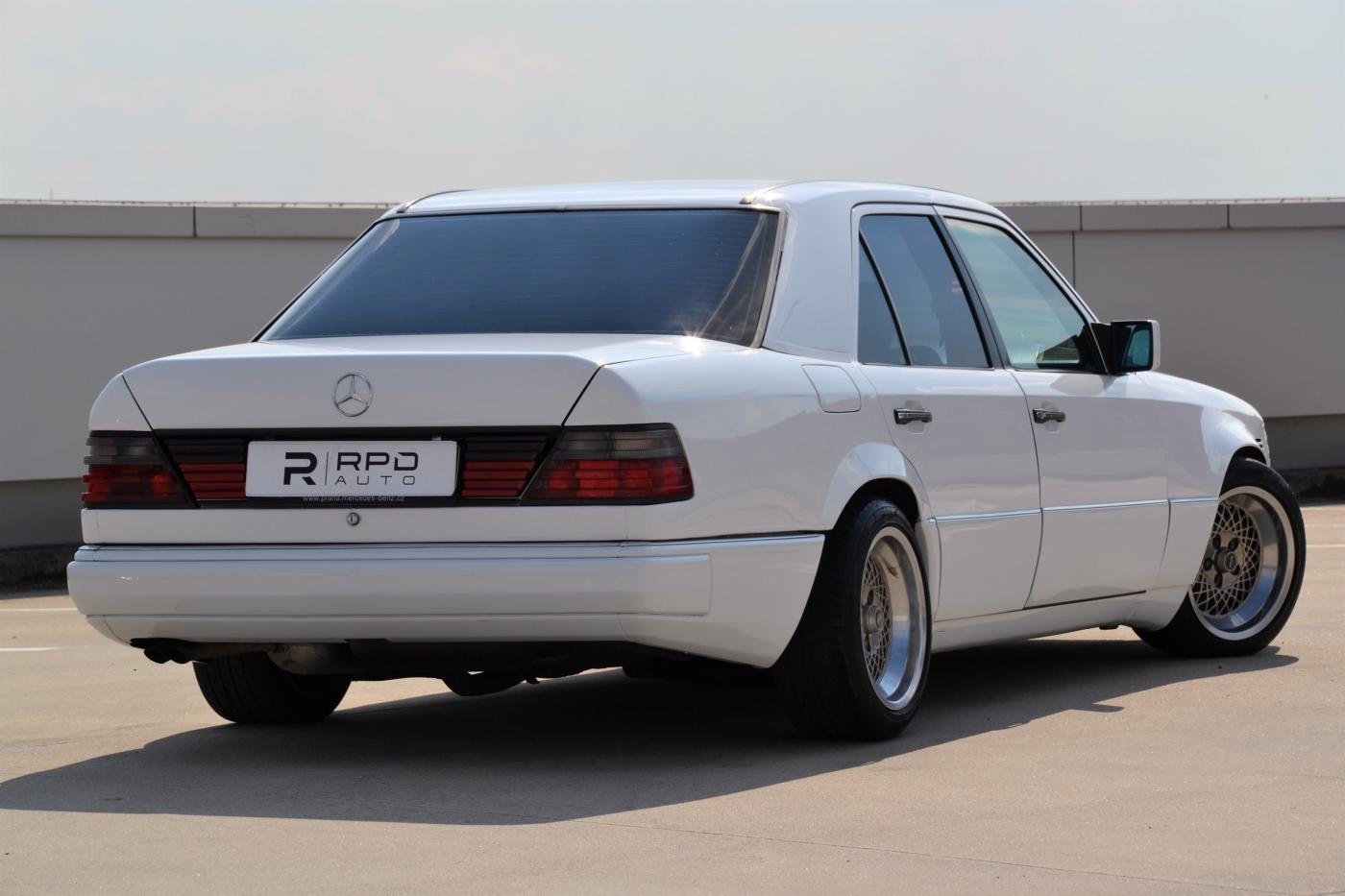 Mercedes-Benz 124