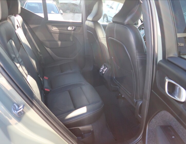 Volvo XC40 12