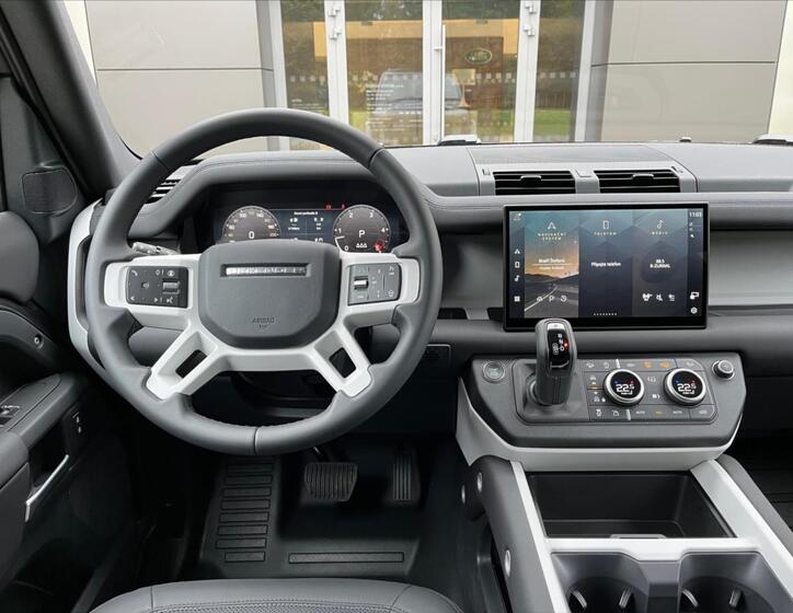 Land Rover Defender 10