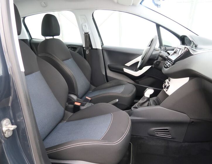 Peugeot 208 22