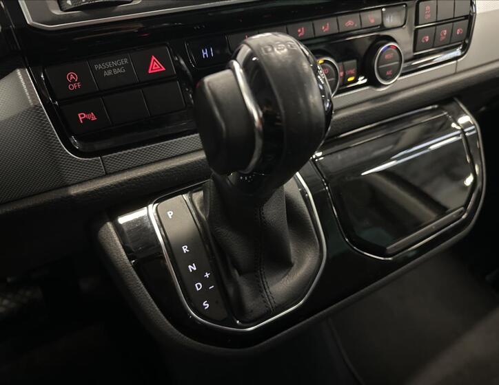 Volkswagen Multivan 14