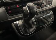 Volkswagen Multivan 14