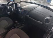 Volkswagen New Beetle 8