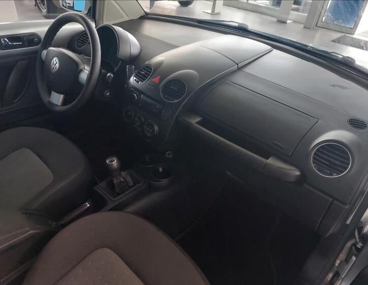 Volkswagen New Beetle 8