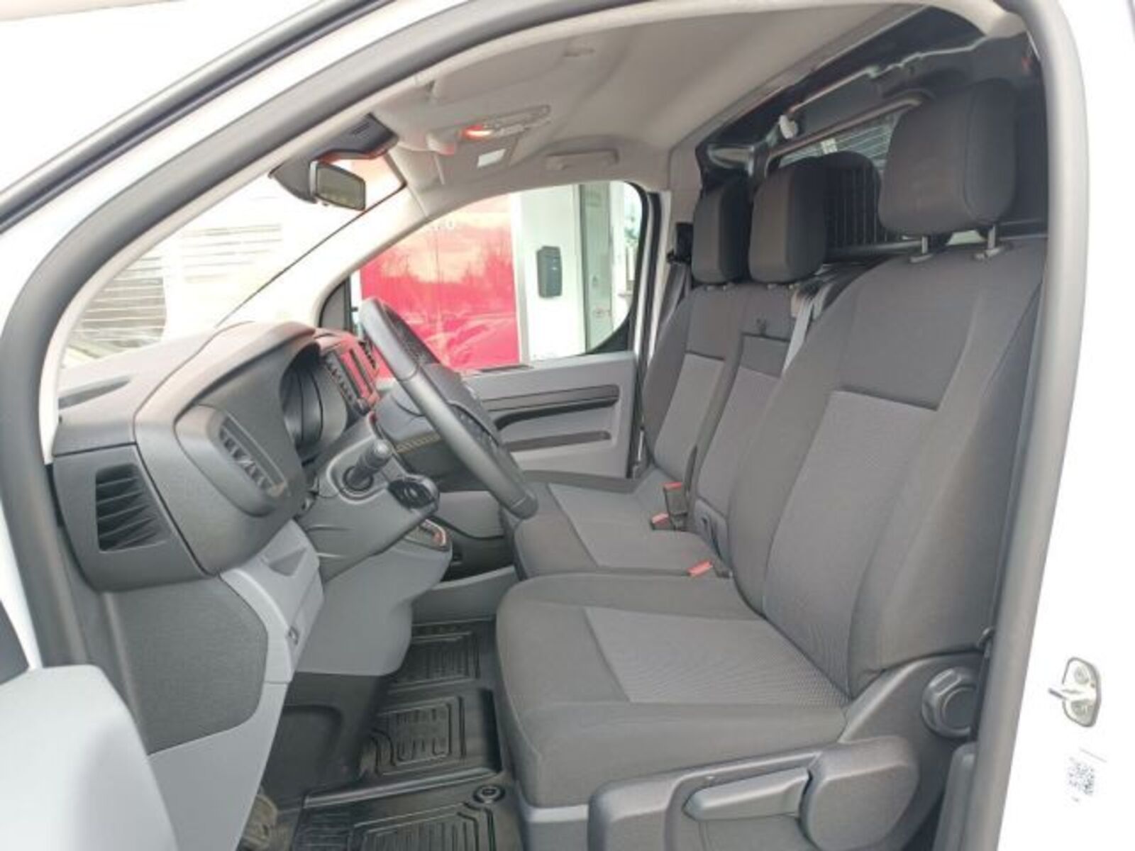 Toyota ProAce 9