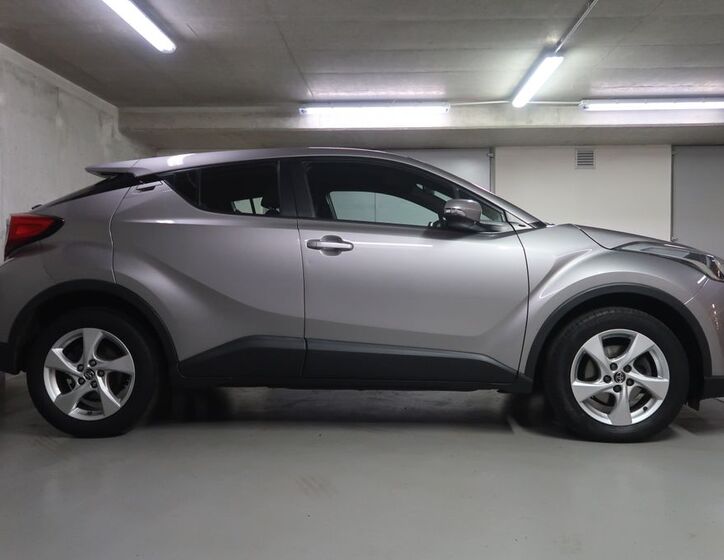 Toyota C-HR 4