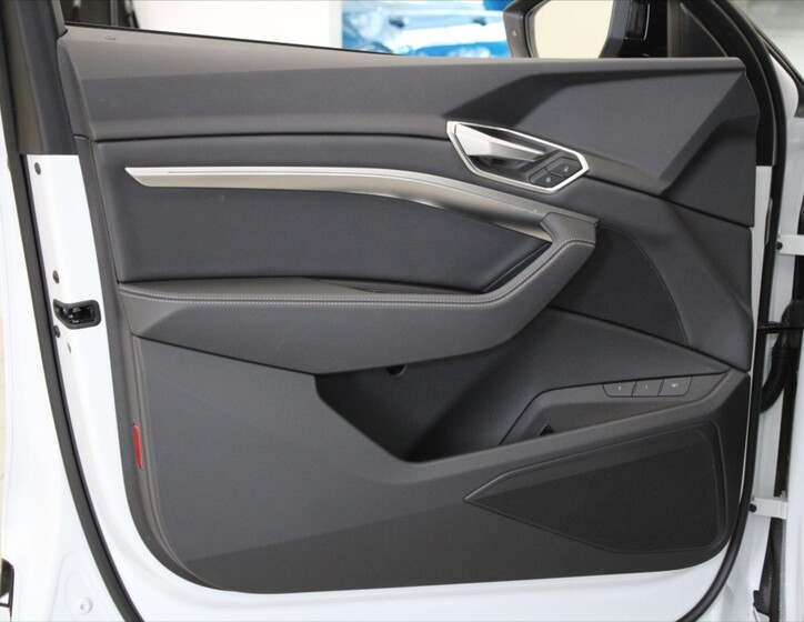 Audi e-tron 17