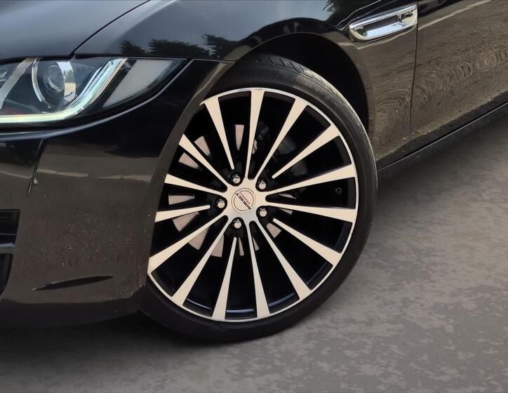 Jaguar XE 6