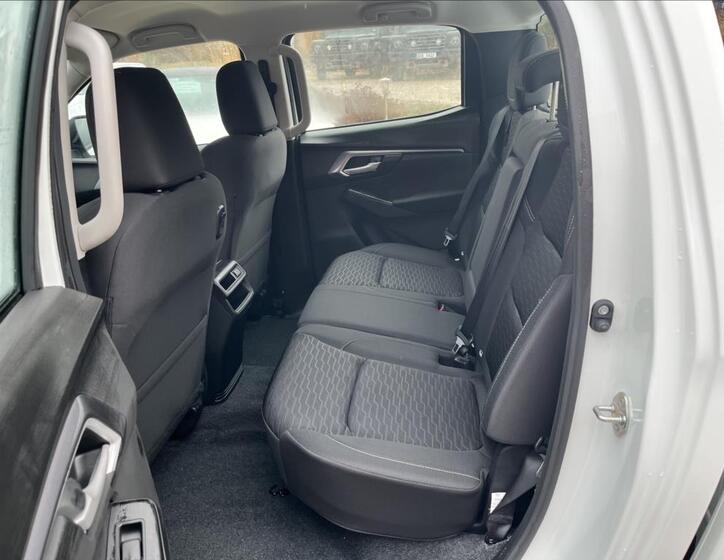 Isuzu D-Max 10