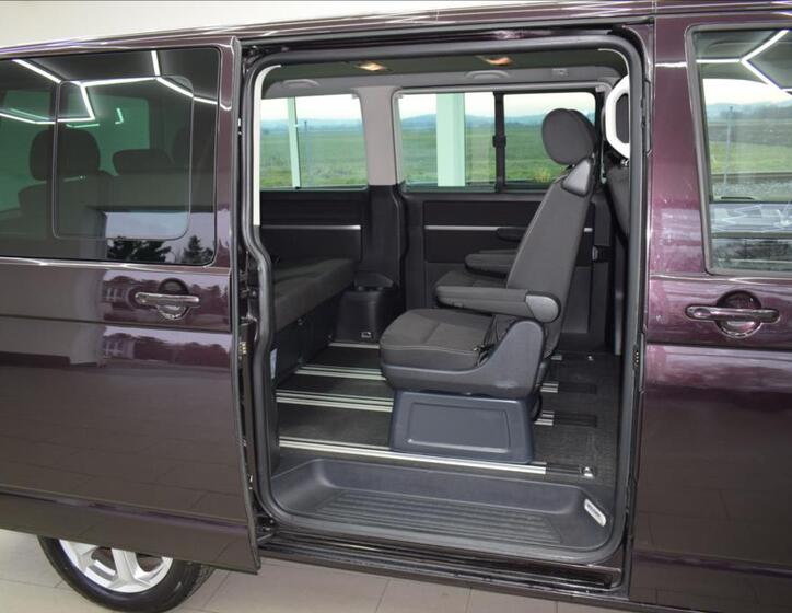 Volkswagen Multivan 14