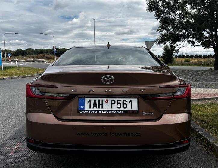 Toyota Camry 5