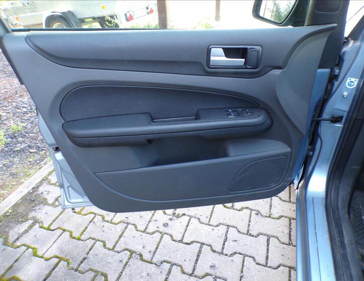 Ford Focus 16