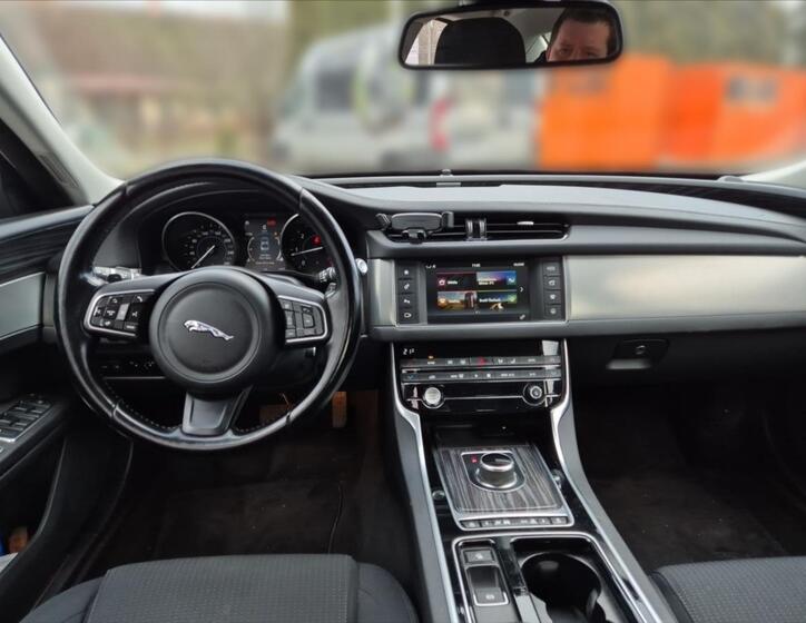Jaguar XF 10