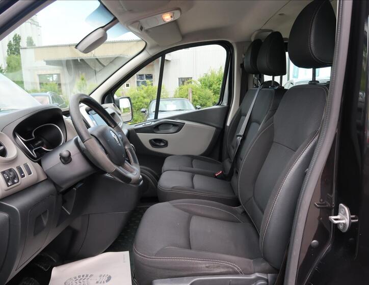 Renault Trafic 12