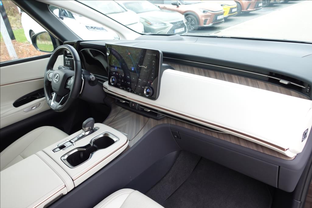 Lexus LM 350h