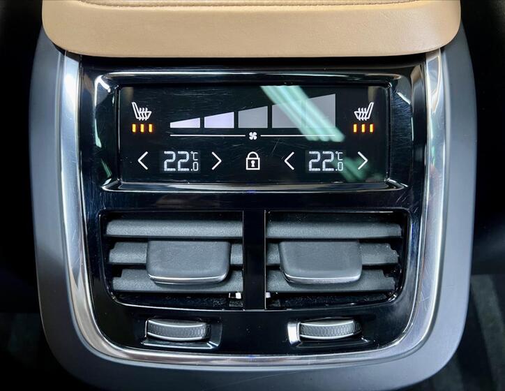 Volvo XC90 27