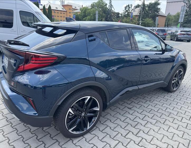 Toyota C-HR 4