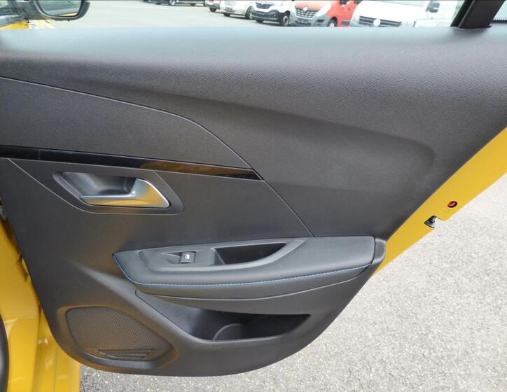 Peugeot 208 44