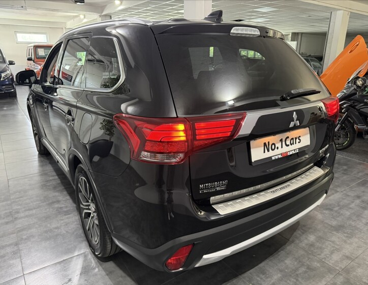 Mitsubishi Outlander 4