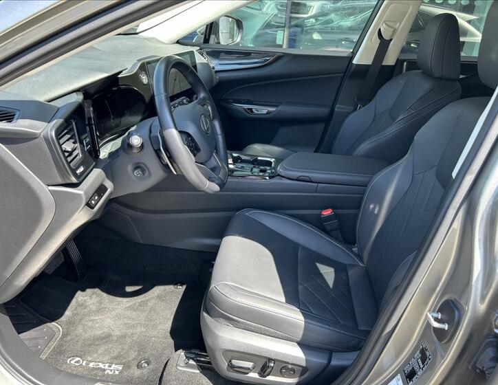 Lexus NX 450h+ 10