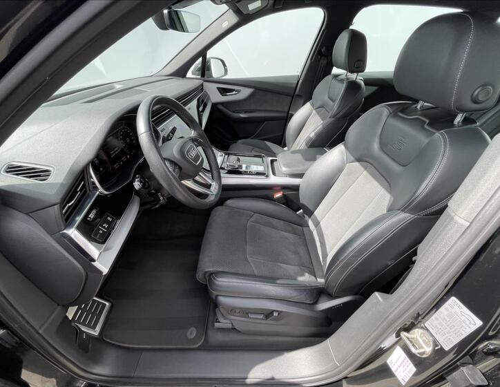 Audi Q7 4