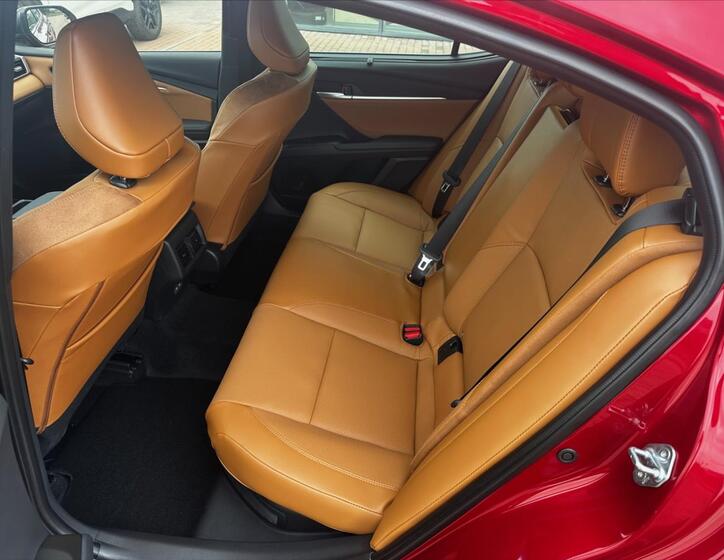 Toyota Camry 7