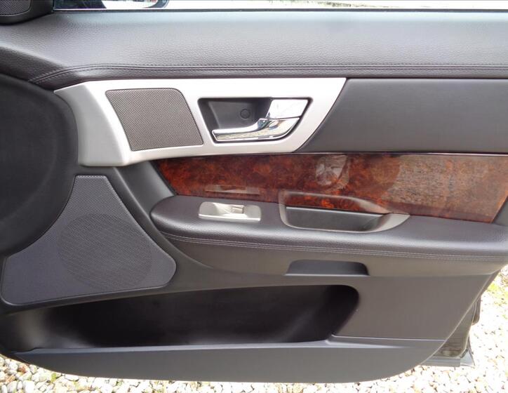 Jaguar XF 32