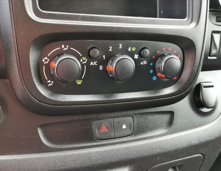 Renault Trafic 10