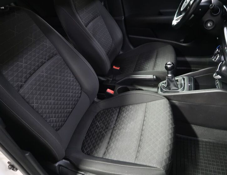 KIA Rio 13
