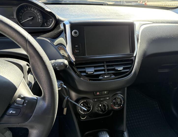 Peugeot 208 13