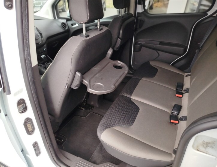 Ford Tourneo Courier 21