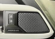 Land Rover Defender 31