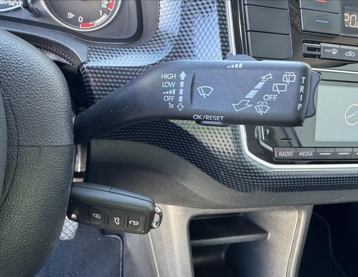 Volkswagen up! 34