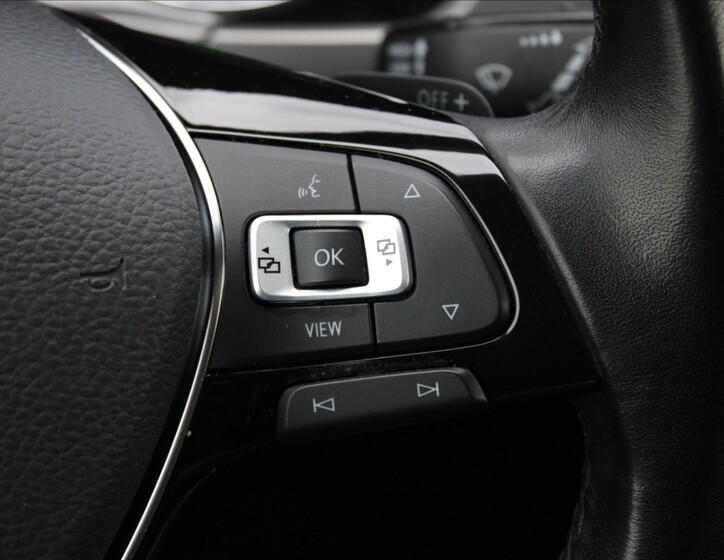 Volkswagen Touran 25