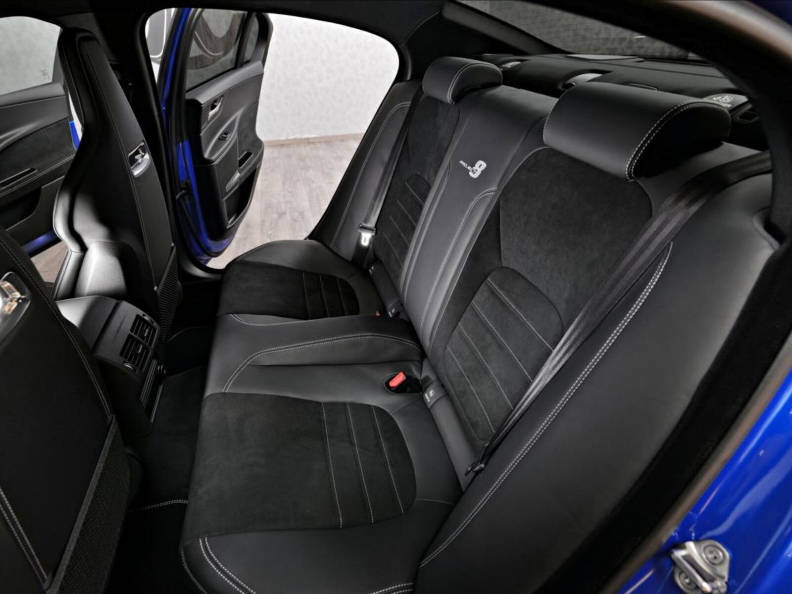 Jaguar XE 38