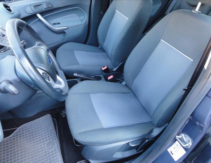 Ford Fiesta 13