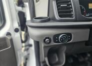Ford Transit 9