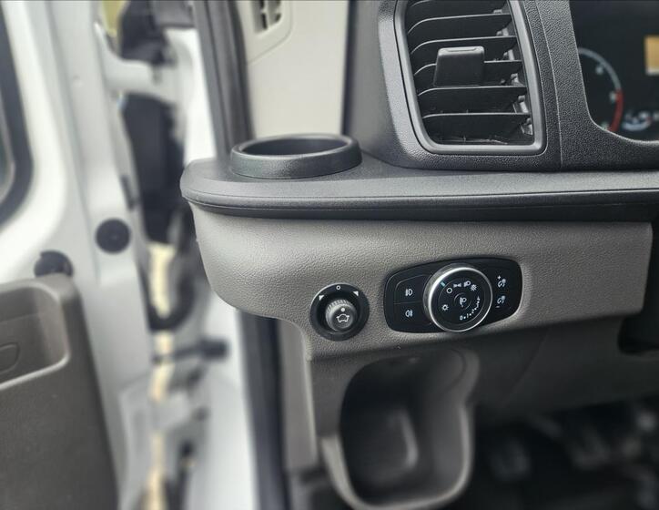 Ford Transit 9