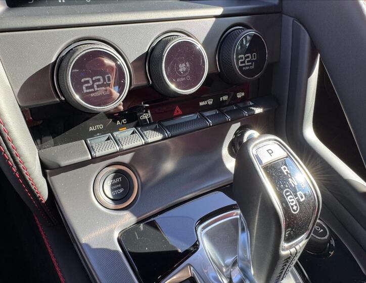 Jaguar F-Type 33
