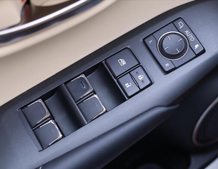 Lexus NX 300h 16