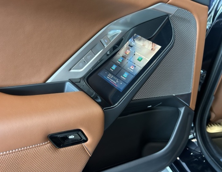 BMW i7 19