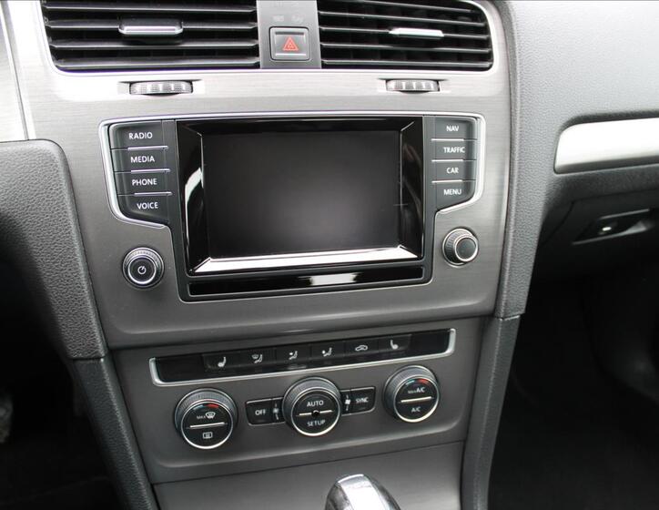 Volkswagen Golf 11