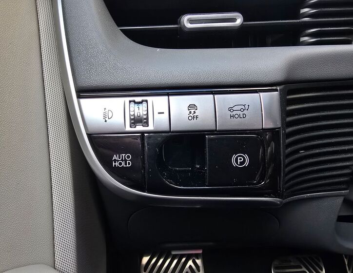 Hyundai IONIQ 17