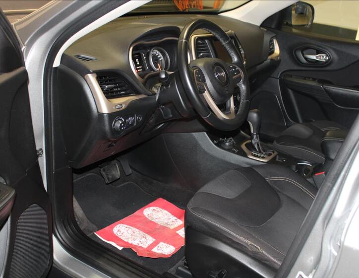Jeep Cherokee 10